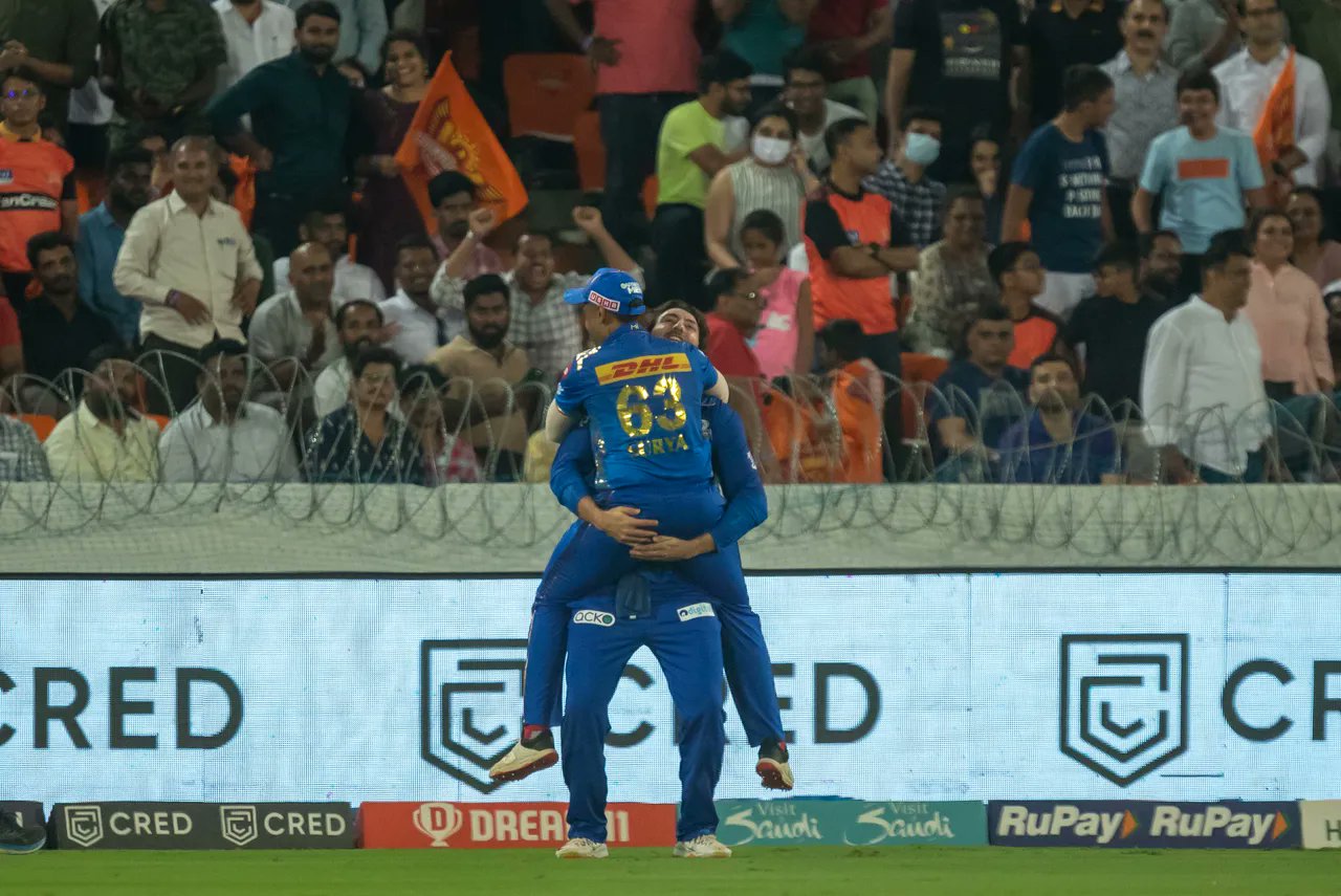 Boundary rider Tim David holds onto a pair of key catches - Guerilla ...