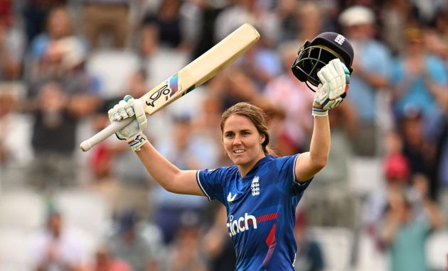 100 up for Sciver-Brunt.