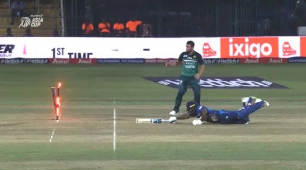 Shadab hits the bull's eye.