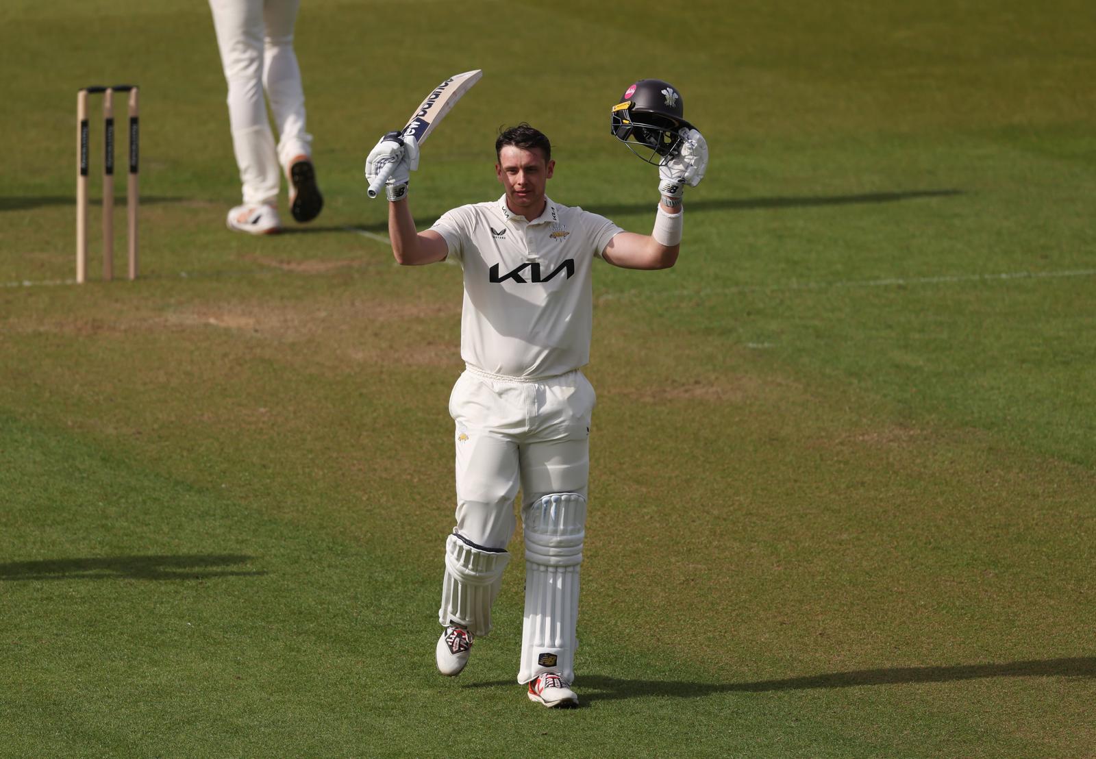 Jamie Smith celebrates ton vs Leicestershire